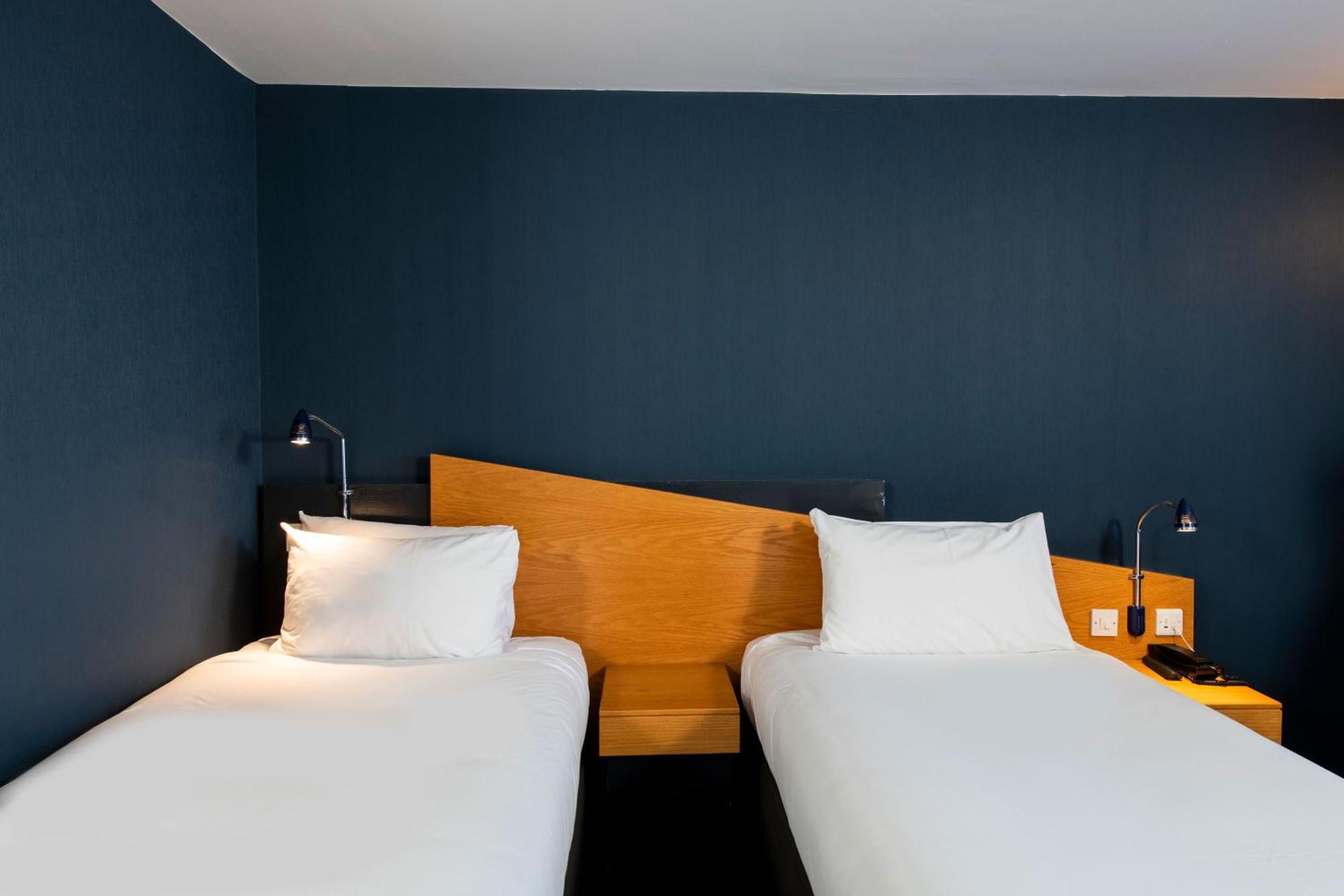 Holiday Inn Express Exeter East By Ihg Екстериор снимка
