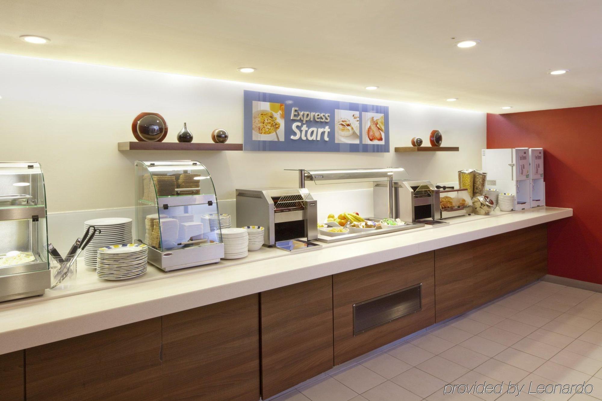 Holiday Inn Express Exeter East By Ihg Екстериор снимка