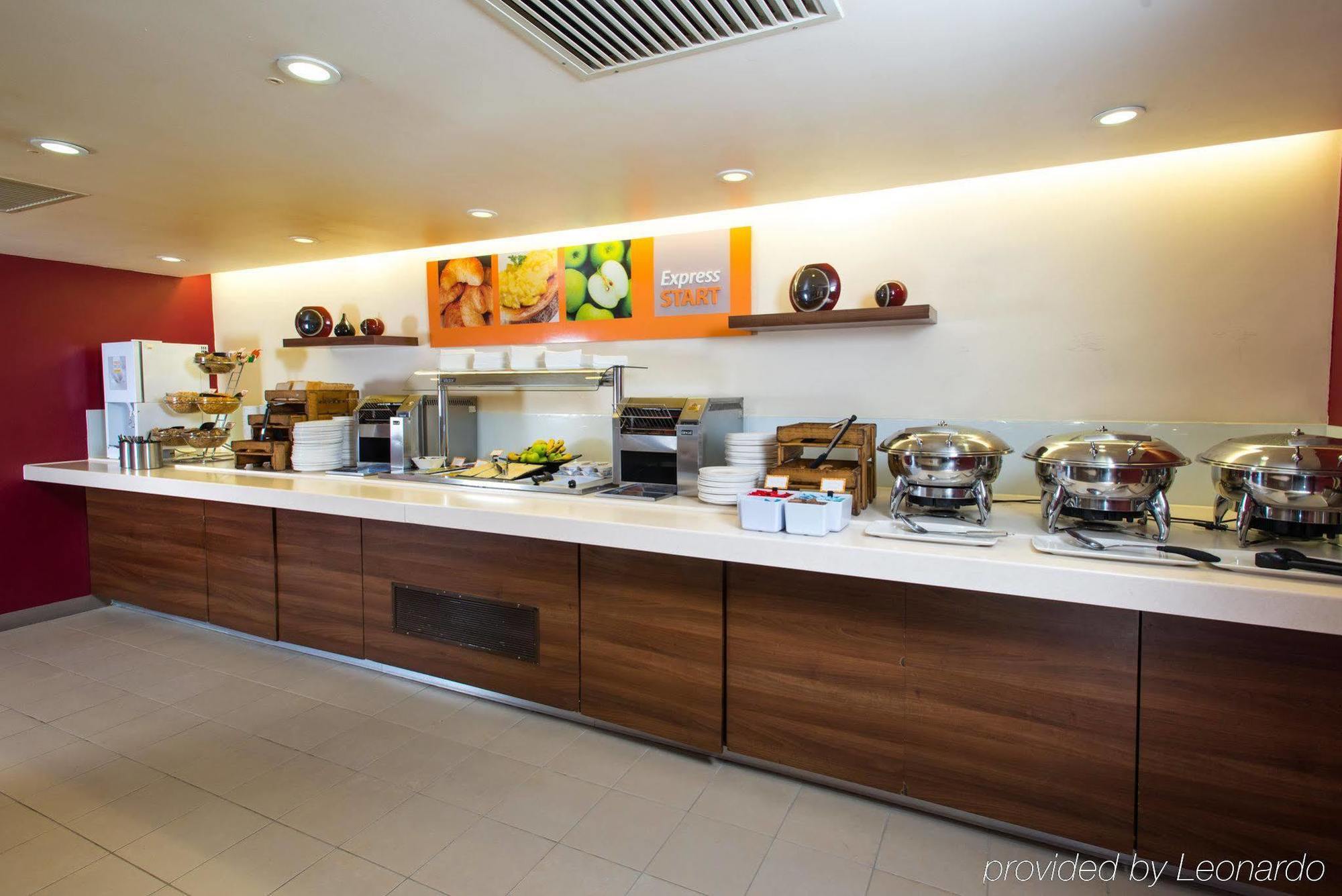 Holiday Inn Express Exeter East By Ihg Екстериор снимка